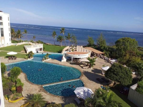 Roma Stays - Shanzu 2 bedroom Deluxe Apartment with Beach view & Swimming Pool